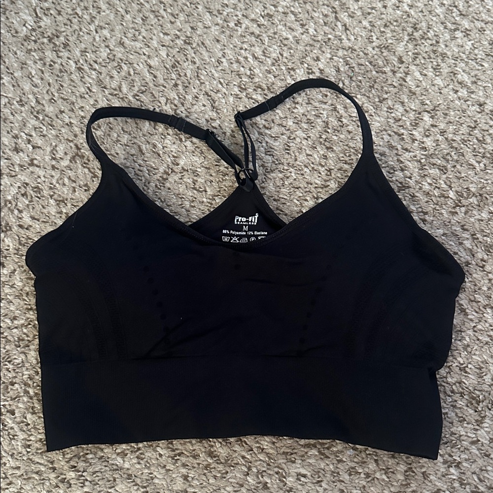 Black Seamless Sports Bra